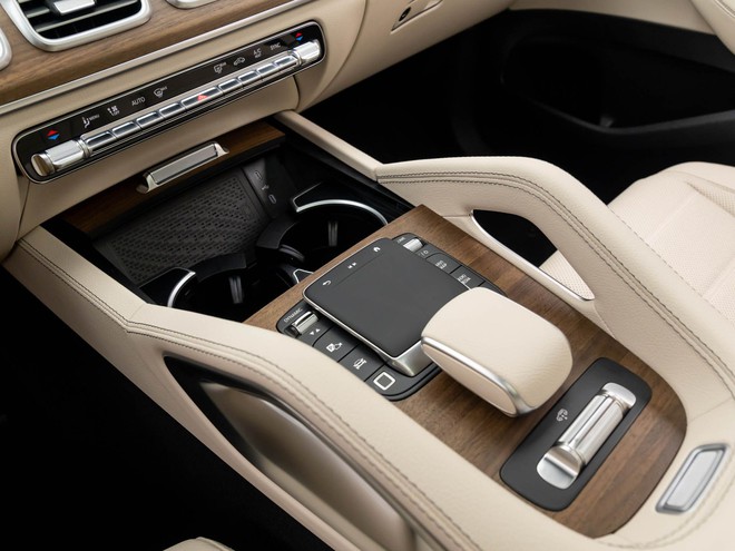 Lộ trang bị Mercedes-Benz GLS 2025 ra mắt Việt Nam tháng sau: Giá dự kiến 5,7 tỷ đồng, bổ sung ADAS, động cơ nâng cấp nhẹ- Ảnh 11. Lộ trang bị Mercedes-Benz GLS 2025 ra mắt Việt Nam tháng sau: Giá dự kiến 5,7 tỷ đồng, bổ sung ADAS, động cơ nâng cấp nhẹ- Ảnh 11.