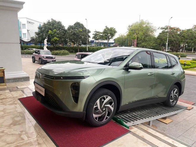 VinFast Limo Green lộ ảnh nội thất thực tế: Nhiều điểm gợi liên tưởng đến VF 3, VF 5, kỳ vọng có HUD thay cụm đồng hồ- Ảnh 3. VinFast Limo Green lộ ảnh nội thất thực tế: Nhiều điểm gợi liên tưởng đến VF 3, VF 5, kỳ vọng có HUD thay cụm đồng hồ- Ảnh 3.