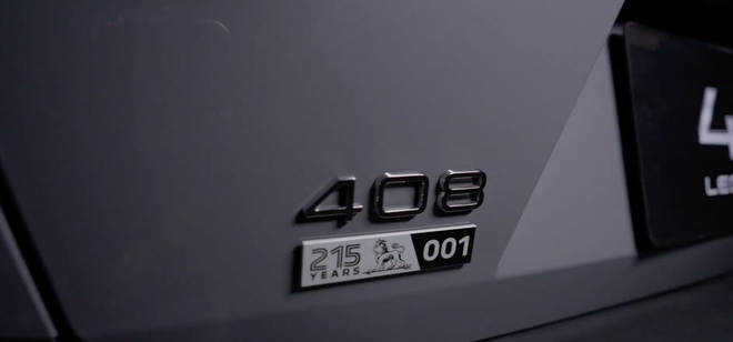 Peugeot 408 bản đặc biệt lộ diện trước khi ra mắt Việt Nam tuần này: Giá dự kiến đắt hơn, logo đặc trưng, giới hạn 215 xe- Ảnh 2. Peugeot 408 bản đặc biệt lộ diện trước khi ra mắt Việt Nam tuần này: Giá dự kiến đắt hơn, logo đặc trưng, giới hạn 215 xe- Ảnh 2.