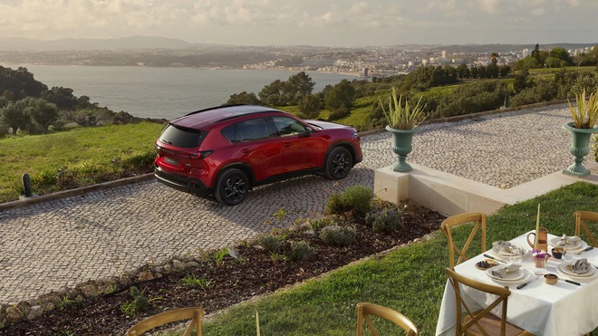 Mazda CX-5 2025 ra mắt: Nội thất mới hoàn toàn, màn hình lớn, ít phím bấm, 'úp mở' bản hybrid gây bất ngờ- Ảnh 8. Mazda CX-5 2025 ra mắt: Nội thất mới hoàn toàn, màn hình lớn, ít phím bấm, 'úp mở' bản hybrid gây bất ngờ- Ảnh 8.