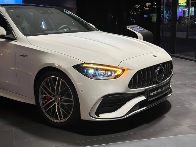 Giá AMG C 43 lần đầu về mốc hơn 2,2 tỷ: Chênh C 300 AMG chưa tới 200 triệu nhưng khác biệt hẳn về vận hành- Ảnh 2. Giá AMG C 43 lần đầu về mốc hơn 2,2 tỷ: Chênh C 300 AMG chưa tới 200 triệu nhưng khác biệt hẳn về vận hành- Ảnh 2.