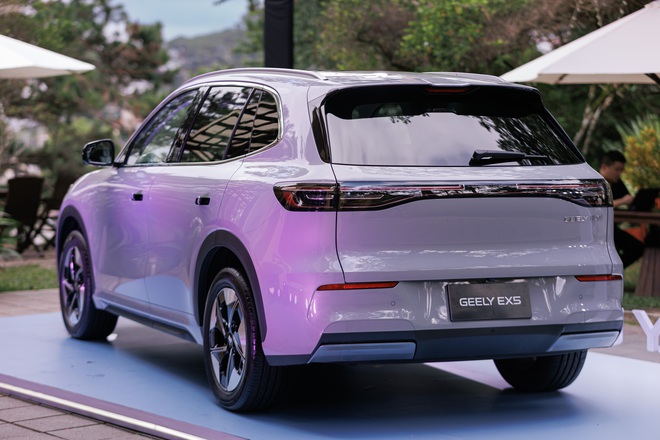 Geely EX5 ra mắt tại Việt Nam: Hai bản, giá từ 839 triệu đồng, 495km/sạc, có ADAS- Ảnh 6. Geely EX5 ra mắt tại Việt Nam: Hai bản, giá từ 839 triệu đồng, 495km/sạc, có ADAS- Ảnh 6.
