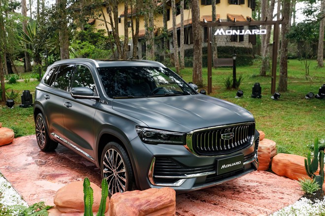 Chi tiết Geely Monjaro ra mắt Việt Nam: Chốt giá cao nhất gần 1,2 tỷ đấu Santa Fe, có bản hybrid, ADAS- Ảnh 3. Chi tiết Geely Monjaro ra mắt Việt Nam: Chốt giá cao nhất gần 1,2 tỷ đấu Santa Fe, có bản hybrid, ADAS- Ảnh 3.