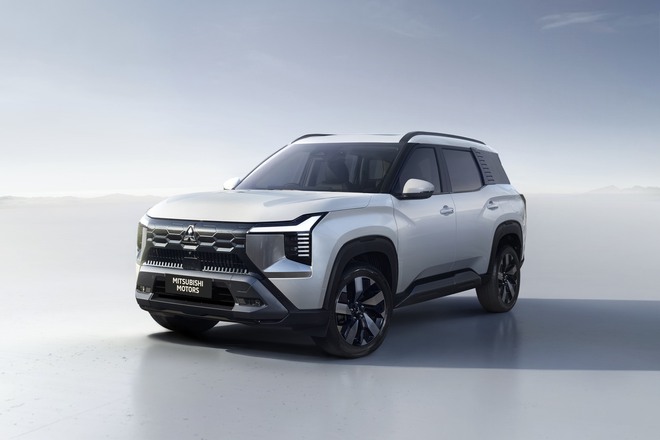 So sánh Mitsubishi Destinator và bản concept: Bỏ cần số điện tử, gương camera không còn, mâm 20 inch thành 18 inch- Ảnh 23. So sánh Mitsubishi Destinator và bản concept: Bỏ cần số điện tử, gương camera không còn, mâm 20 inch thành 18 inch- Ảnh 23.