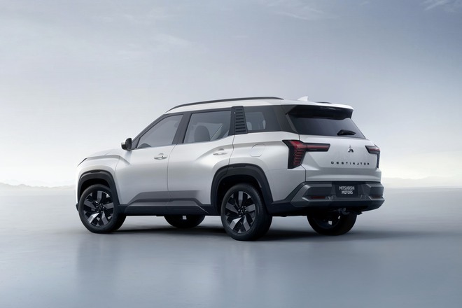 So sánh Mitsubishi Destinator và bản concept: Bỏ cần số điện tử, gương camera không còn, mâm 20 inch thành 18 inch- Ảnh 24. So sánh Mitsubishi Destinator và bản concept: Bỏ cần số điện tử, gương camera không còn, mâm 20 inch thành 18 inch- Ảnh 24.