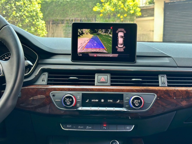 Audi A4 hàng hiếm bán lại ngang Kia K3 'đập hộp': Là bản 'full option' từng dùng cho sự kiện đặc biệt với rèm và loa hàng hiệu- Ảnh 10.