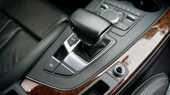 Audi A4 hàng hiếm bán lại ngang Kia K3 'đập hộp': Là bản 'full option' từng dùng cho sự kiện đặc biệt với rèm và loa hàng hiệu- Ảnh 12.