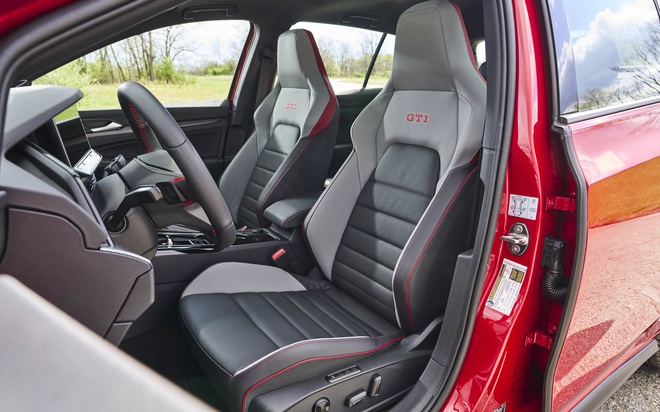 VW Golf lần đầu bán chính hãng tại Việt Nam: Giá dự kiến từ trên 1,2 tỷ đồng, 4 bản, có bản cực mạnh đấu Civic Type R- Ảnh 8. VW Golf lần đầu bán chính hãng tại Việt Nam: Giá dự kiến từ trên 1,2 tỷ đồng, 4 bản, có bản cực mạnh đấu Civic Type R- Ảnh 8.
