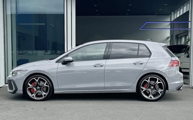 VW Golf lần đầu bán chính hãng tại Việt Nam: Giá dự kiến từ trên 1,2 tỷ đồng, 4 bản, có bản cực mạnh đấu Civic Type R- Ảnh 5. VW Golf lần đầu bán chính hãng tại Việt Nam: Giá dự kiến từ trên 1,2 tỷ đồng, 4 bản, có bản cực mạnh đấu Civic Type R- Ảnh 5.