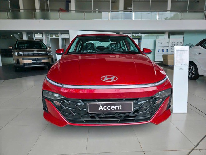 Hyundai Accent ‘tồn kho’ giảm 79 triệu tại đại lý: Bản 'full' rẻ ngang Vios bản giữa nhưng lời hơn hẳn gói ADAS- Ảnh 6. Hyundai Accent ‘tồn kho’ giảm 79 triệu tại đại lý: Bản 'full' rẻ ngang Vios bản giữa nhưng lời hơn hẳn gói ADAS- Ảnh 6.