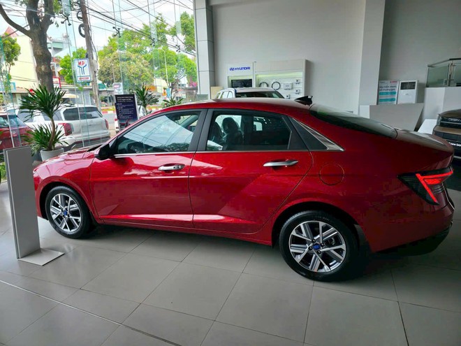 Hyundai Accent ‘tồn kho’ giảm 79 triệu tại đại lý: Bản 'full' rẻ ngang Vios bản giữa nhưng lời hơn hẳn gói ADAS- Ảnh 7. Hyundai Accent ‘tồn kho’ giảm 79 triệu tại đại lý: Bản 'full' rẻ ngang Vios bản giữa nhưng lời hơn hẳn gói ADAS- Ảnh 7.