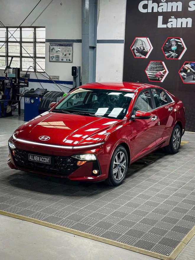 Hyundai Accent ‘tồn kho’ giảm 79 triệu tại đại lý: Bản 'full' rẻ ngang Vios bản giữa nhưng lời hơn hẳn gói ADAS- Ảnh 2. Hyundai Accent ‘tồn kho’ giảm 79 triệu tại đại lý: Bản 'full' rẻ ngang Vios bản giữa nhưng lời hơn hẳn gói ADAS- Ảnh 2.