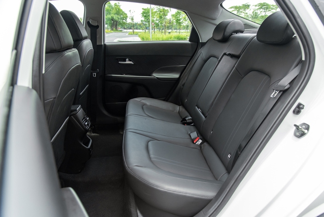 Hyundai Accent ‘tồn kho’ giảm 79 triệu tại đại lý: Bản 'full' rẻ ngang Vios bản giữa nhưng lời hơn hẳn gói ADAS- Ảnh 10. Hyundai Accent ‘tồn kho’ giảm 79 triệu tại đại lý: Bản 'full' rẻ ngang Vios bản giữa nhưng lời hơn hẳn gói ADAS- Ảnh 10.