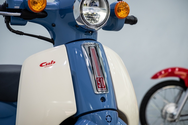 Honda Super Cub 50 Final Edition đã về Việt Nam: Màu hoài cổ, nhiều chi tiết độc quyền, sản xuất giới hạn toàn cầu- Ảnh 6. Honda Super Cub 50 Final Edition đã về Việt Nam: Màu hoài cổ, nhiều chi tiết độc quyền, sản xuất giới hạn toàn cầu- Ảnh 6.