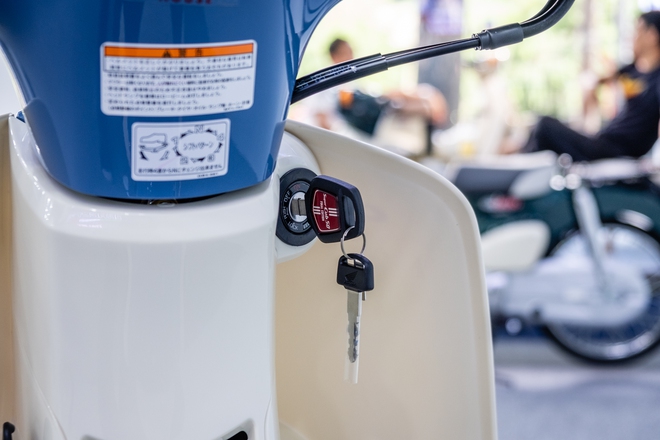 Honda Super Cub 50 Final Edition đã về Việt Nam: Màu hoài cổ, nhiều chi tiết độc quyền, sản xuất giới hạn toàn cầu- Ảnh 11. Honda Super Cub 50 Final Edition đã về Việt Nam: Màu hoài cổ, nhiều chi tiết độc quyền, sản xuất giới hạn toàn cầu- Ảnh 11.
