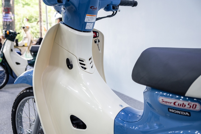 Honda Super Cub 50 Final Edition đã về Việt Nam: Màu hoài cổ, nhiều chi tiết độc quyền, sản xuất giới hạn toàn cầu- Ảnh 13. Honda Super Cub 50 Final Edition đã về Việt Nam: Màu hoài cổ, nhiều chi tiết độc quyền, sản xuất giới hạn toàn cầu- Ảnh 13.