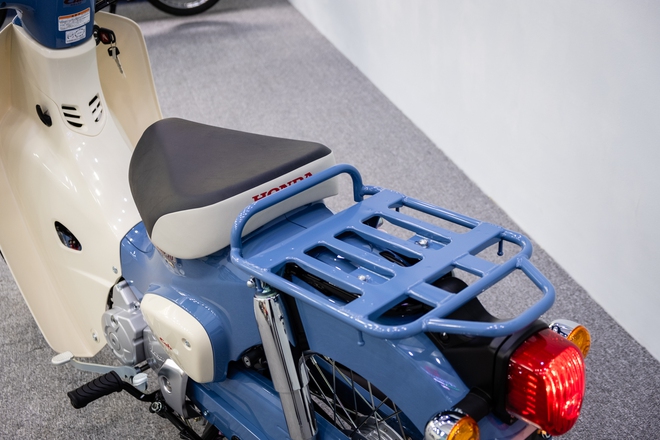 Honda Super Cub 50 Final Edition đã về Việt Nam: Màu hoài cổ, nhiều chi tiết độc quyền, sản xuất giới hạn toàn cầu- Ảnh 16. Honda Super Cub 50 Final Edition đã về Việt Nam: Màu hoài cổ, nhiều chi tiết độc quyền, sản xuất giới hạn toàn cầu- Ảnh 16.