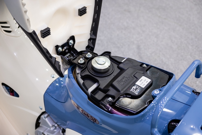 Honda Super Cub 50 Final Edition đã về Việt Nam: Màu hoài cổ, nhiều chi tiết độc quyền, sản xuất giới hạn toàn cầu- Ảnh 17. Honda Super Cub 50 Final Edition đã về Việt Nam: Màu hoài cổ, nhiều chi tiết độc quyền, sản xuất giới hạn toàn cầu- Ảnh 17.
