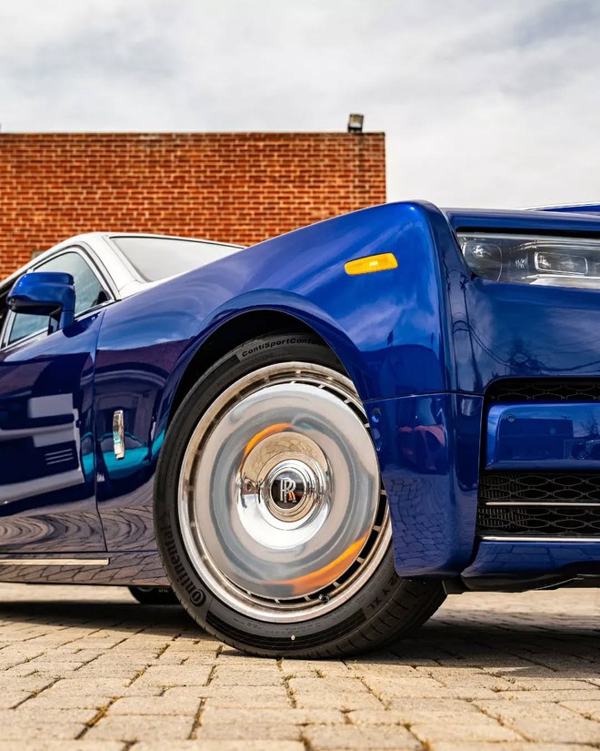 Rolls-Royce Phantom độc lạ về Việt Nam: Riêng bộ mâm giá bằng Xforce, lớp sơn cũng tốn hàng trăm triệu đồng- Ảnh 5. Rolls-Royce Phantom độc lạ về Việt Nam: Riêng bộ mâm giá bằng Xforce, lớp sơn cũng tốn hàng trăm triệu đồng- Ảnh 5.