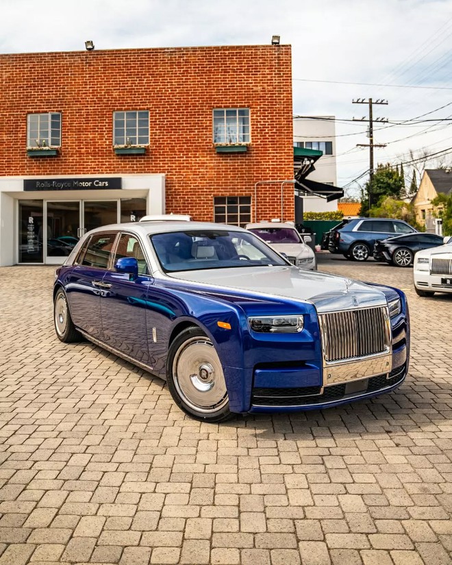 Rolls-Royce Phantom độc lạ về Việt Nam: Riêng bộ mâm giá bằng Xforce, lớp sơn cũng tốn hàng trăm triệu đồng- Ảnh 3. Rolls-Royce Phantom độc lạ về Việt Nam: Riêng bộ mâm giá bằng Xforce, lớp sơn cũng tốn hàng trăm triệu đồng- Ảnh 3.