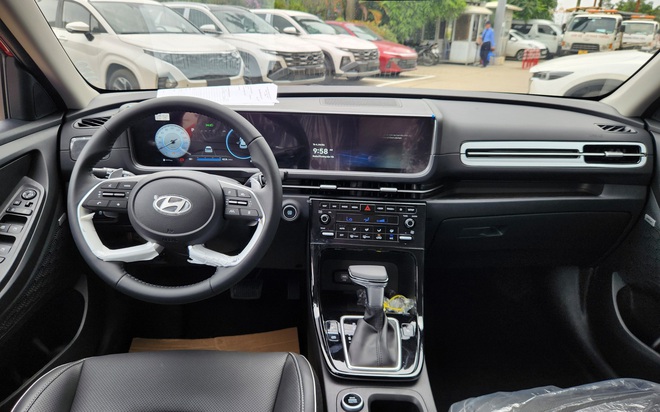 Hyundai Creta 2025 giảm giá mạnh tại đại lý: Bản 'base' còn hơn 564 triệu đồng, kịch sàn giá nhóm xe Nhật, Hàn cùng phân khúc- Ảnh 8. Hyundai Creta 2025 giảm giá mạnh tại đại lý: Bản 'base' còn hơn 564 triệu đồng, kịch sàn giá nhóm xe Nhật, Hàn cùng phân khúc- Ảnh 8.