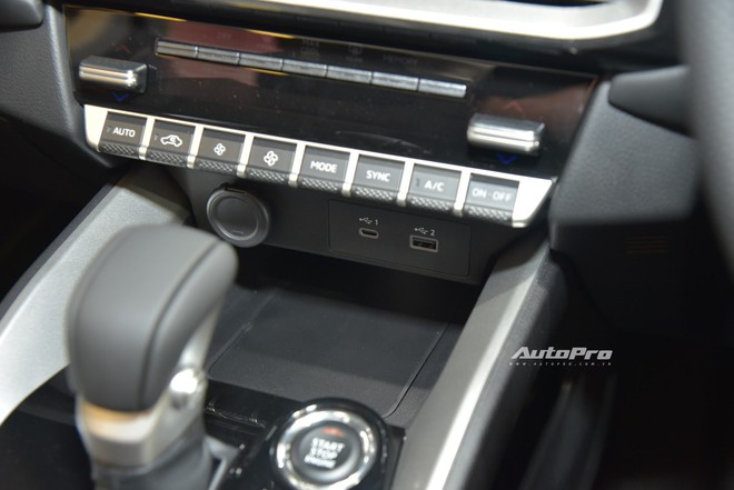 Ngồi thử thực tế 3 hàng ghế Mitsubishi Destinator xem rộng thế nào, tiện nghi ra sao, đi gia đình có thoải mái không- Ảnh 10. Ngồi thử thực tế 3 hàng ghế Mitsubishi Destinator xem rộng thế nào, tiện nghi ra sao, đi gia đình có thoải mái không- Ảnh 10.