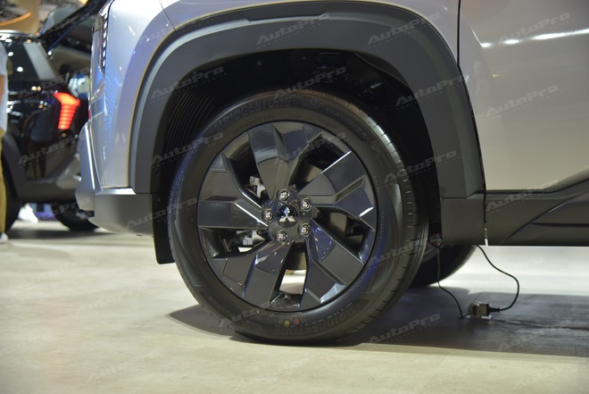 Chi tiết Mitsubishi Destinator GLS: Giá quy đổi từ 617 triệu đồng, phù hợp cho người thực dụng không cần quá nhiều tiện nghi nhưng muốn cabin rộng và gầm cao hẳn- Ảnh 18. Chi tiết Mitsubishi Destinator GLS: Giá quy đổi từ 617 triệu đồng, phù hợp cho người thực dụng không cần quá nhiều tiện nghi nhưng muốn cabin rộng và gầm cao hẳn- Ảnh 18.