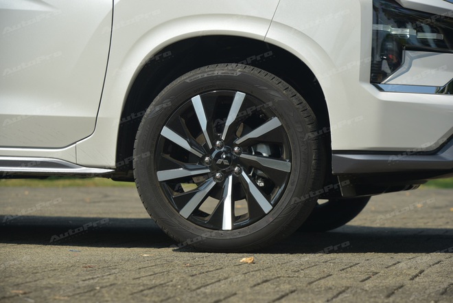 Sờ tận tay Mitsubishi Xpander mới sắp ra mắt Việt Nam ‘vào tháng 9’: Thiết kế tinh chỉnh nhẹ, màn hình lớn hơn, thêm túi khí, vẫn ‘vắng bóng’ ADAS- Ảnh 4. Sờ tận tay Mitsubishi Xpander mới sắp ra mắt Việt Nam ‘vào tháng 9’: Thiết kế tinh chỉnh nhẹ, màn hình lớn hơn, thêm túi khí, vẫn ‘vắng bóng’ ADAS- Ảnh 4.