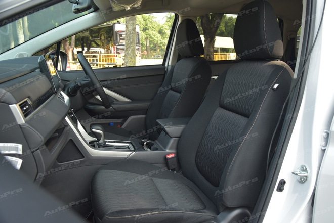 Sờ tận tay Mitsubishi Xpander mới sắp ra mắt Việt Nam ‘vào tháng 9’: Thiết kế tinh chỉnh nhẹ, màn hình lớn hơn, thêm túi khí, vẫn ‘vắng bóng’ ADAS- Ảnh 9. Sờ tận tay Mitsubishi Xpander mới sắp ra mắt Việt Nam ‘vào tháng 9’: Thiết kế tinh chỉnh nhẹ, màn hình lớn hơn, thêm túi khí, vẫn ‘vắng bóng’ ADAS- Ảnh 9.