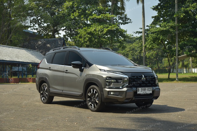 Sờ tận tay Mitsubishi Xpander mới sắp ra mắt Việt Nam ‘vào tháng 9’: Thiết kế tinh chỉnh nhẹ, màn hình lớn hơn, thêm túi khí, vẫn ‘vắng bóng’ ADAS- Ảnh 2. Sờ tận tay Mitsubishi Xpander mới sắp ra mắt Việt Nam ‘vào tháng 9’: Thiết kế tinh chỉnh nhẹ, màn hình lớn hơn, thêm túi khí, vẫn ‘vắng bóng’ ADAS- Ảnh 2.