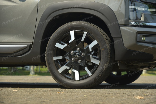 Sờ tận tay Mitsubishi Xpander mới sắp ra mắt Việt Nam ‘vào tháng 9’: Thiết kế tinh chỉnh nhẹ, màn hình lớn hơn, thêm túi khí, vẫn ‘vắng bóng’ ADAS- Ảnh 6. Sờ tận tay Mitsubishi Xpander mới sắp ra mắt Việt Nam ‘vào tháng 9’: Thiết kế tinh chỉnh nhẹ, màn hình lớn hơn, thêm túi khí, vẫn ‘vắng bóng’ ADAS- Ảnh 6.