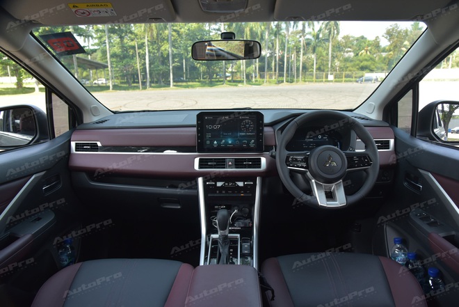 Sờ tận tay Mitsubishi Xpander mới sắp ra mắt Việt Nam ‘vào tháng 9’: Thiết kế tinh chỉnh nhẹ, màn hình lớn hơn, thêm túi khí, vẫn ‘vắng bóng’ ADAS- Ảnh 8. Sờ tận tay Mitsubishi Xpander mới sắp ra mắt Việt Nam ‘vào tháng 9’: Thiết kế tinh chỉnh nhẹ, màn hình lớn hơn, thêm túi khí, vẫn ‘vắng bóng’ ADAS- Ảnh 8.