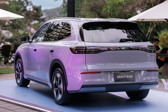 CUV cỡ C tại Việt Nam: Chọn Geely EX5 vừa ra mắt hay 2 mẫu xe xăng ăn khách Mazda CX-5 và Ford Territory?- Ảnh 5. CUV cỡ C tại Việt Nam: Chọn Geely EX5 vừa ra mắt hay 2 mẫu xe xăng ăn khách Mazda CX-5 và Ford Territory?- Ảnh 5.