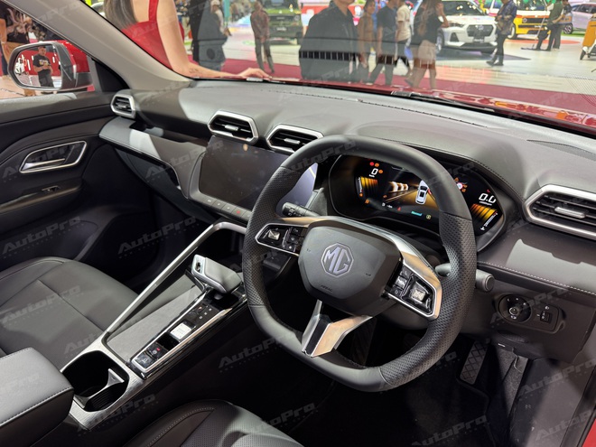 Xem thực tế MG ZS đời mới có thể về Việt Nam: Lột xác từ trong ra ngoài, động cơ hybrid tiêu thụ từ 5,1 lít/100km- Ảnh 9. Xem thực tế MG ZS đời mới có thể về Việt Nam: Lột xác từ trong ra ngoài, động cơ hybrid tiêu thụ từ 5,1 lít/100km- Ảnh 9.