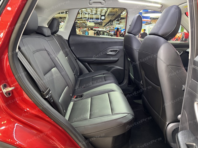 Xem thực tế MG ZS đời mới có thể về Việt Nam: Lột xác từ trong ra ngoài, động cơ hybrid tiêu thụ từ 5,1 lít/100km- Ảnh 8. Xem thực tế MG ZS đời mới có thể về Việt Nam: Lột xác từ trong ra ngoài, động cơ hybrid tiêu thụ từ 5,1 lít/100km- Ảnh 8.