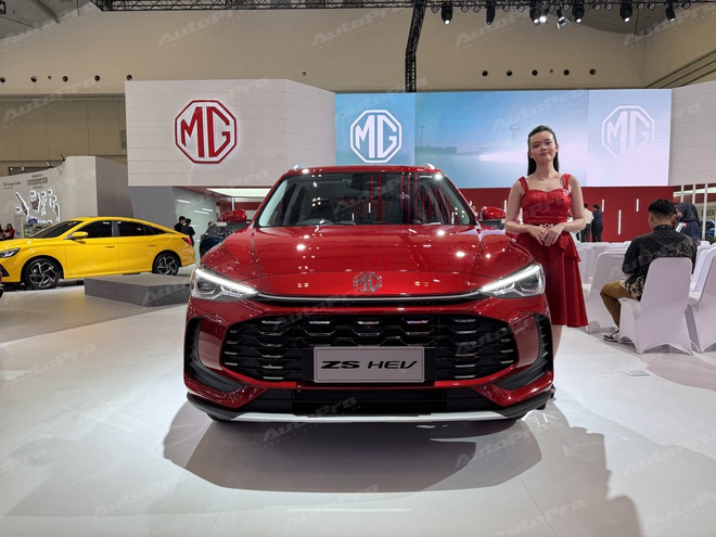 Xem thực tế MG ZS đời mới có thể về Việt Nam: Lột xác từ trong ra ngoài, động cơ hybrid tiêu thụ từ 5,1 lít/100km- Ảnh 3. Xem thực tế MG ZS đời mới có thể về Việt Nam: Lột xác từ trong ra ngoài, động cơ hybrid tiêu thụ từ 5,1 lít/100km- Ảnh 3.