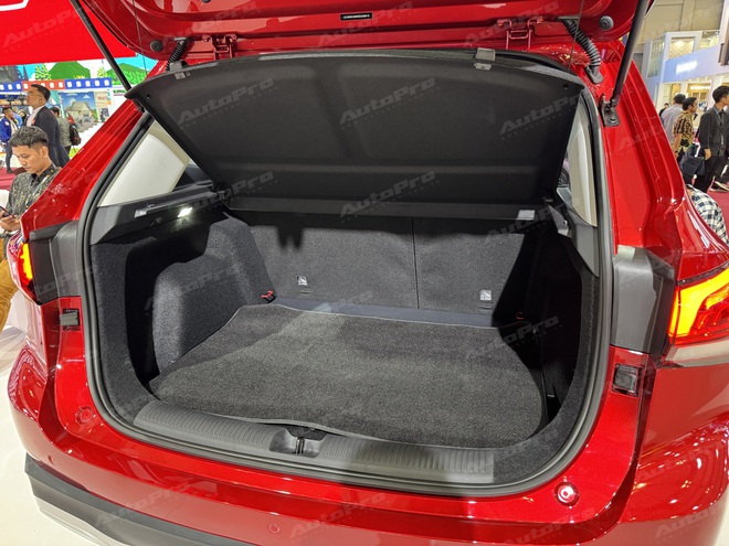 Xem thực tế MG ZS đời mới có thể về Việt Nam: Lột xác từ trong ra ngoài, động cơ hybrid tiêu thụ từ 5,1 lít/100km- Ảnh 14. Xem thực tế MG ZS đời mới có thể về Việt Nam: Lột xác từ trong ra ngoài, động cơ hybrid tiêu thụ từ 5,1 lít/100km- Ảnh 14.