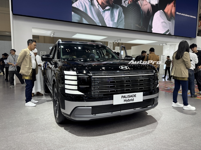 Sờ thử Hyundai Palisade bản tiêu chuẩn giá hơn 1,7 tỷ vừa về ĐNÁ: Nội thất không giống bản 'base', vẫn có đủ ADAS, loa Bose, màn hình to- Ảnh 2. Sờ thử Hyundai Palisade bản tiêu chuẩn giá hơn 1,7 tỷ vừa về ĐNÁ: Nội thất không giống bản 'base', vẫn có đủ ADAS, loa Bose, màn hình to- Ảnh 2.