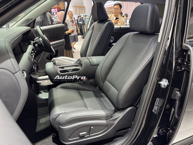 Sờ thử Hyundai Palisade bản tiêu chuẩn giá hơn 1,7 tỷ vừa về ĐNÁ: Nội thất không giống bản 'base', vẫn có đủ ADAS, loa Bose, màn hình to- Ảnh 17. Sờ thử Hyundai Palisade bản tiêu chuẩn giá hơn 1,7 tỷ vừa về ĐNÁ: Nội thất không giống bản 'base', vẫn có đủ ADAS, loa Bose, màn hình to- Ảnh 17.