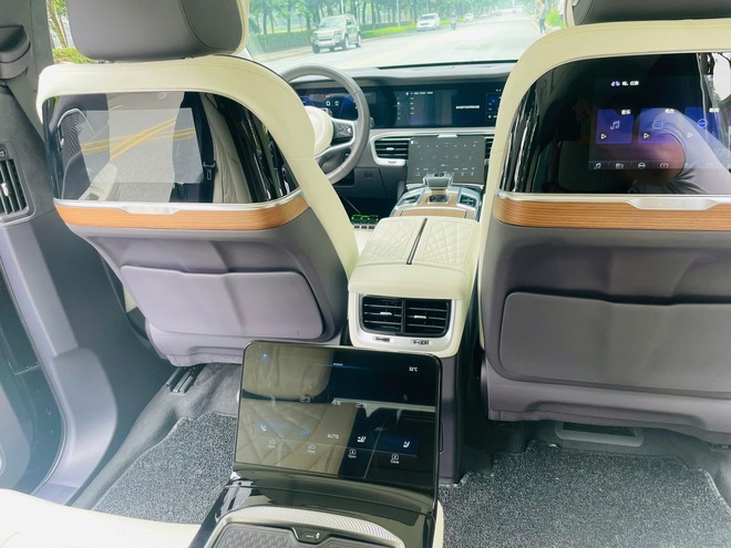 Chủ nhân chiếc Hongqi E-HS9 này ‘đánh rơi’ gần 2 tỷ đồng chỉ sau 2 năm sử dụng: ‘Rớt giá’ nhanh hơn xe Đức cùng đời, đi được 510km/lần sạc- Ảnh 9. Chủ nhân chiếc Hongqi E-HS9 này ‘đánh rơi’ gần 2 tỷ đồng chỉ sau 2 năm sử dụng: ‘Rớt giá’ nhanh hơn xe Đức cùng đời, đi được 510km/lần sạc- Ảnh 9.