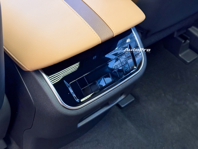 Ngồi thử Nissan Patrol thế hệ mới 'đồn đoán' sẽ về Việt Nam: Nội thất đủ cho 8 người lớn, dùng máy V6 chung với GT-R- Ảnh 18.