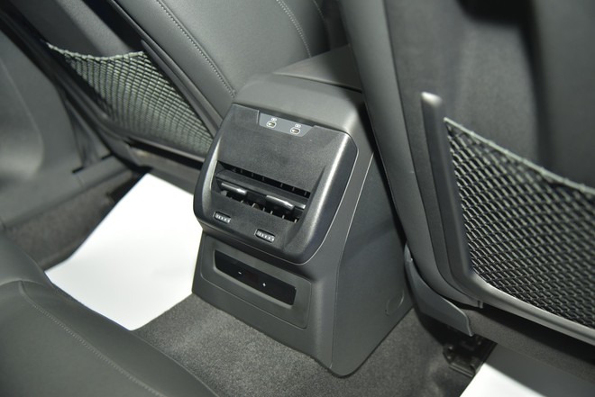 Audi A5 2025 ra mắt Việt Nam: Giá 2,2 tỷ, 3 màn hình trên táp lô, đấu C-Class và 3-Series- Ảnh 16. Audi A5 2025 ra mắt Việt Nam: Giá 2,2 tỷ, 3 màn hình trên táp lô, đấu C-Class và 3-Series- Ảnh 16.
