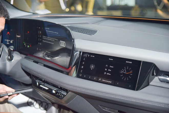 Audi Q6 e-tron ra mắt Việt Nam: Giá 3,199 tỷ đồng, đèn LED tùy biến lần đầu xuất hiện, chạy 583km/sạc, sạc 2 năm không tốn tiền- Ảnh 12. Audi Q6 e-tron ra mắt Việt Nam: Giá 3,199 tỷ đồng, đèn LED tùy biến lần đầu xuất hiện, chạy 583km/sạc, sạc 2 năm không tốn tiền- Ảnh 12.