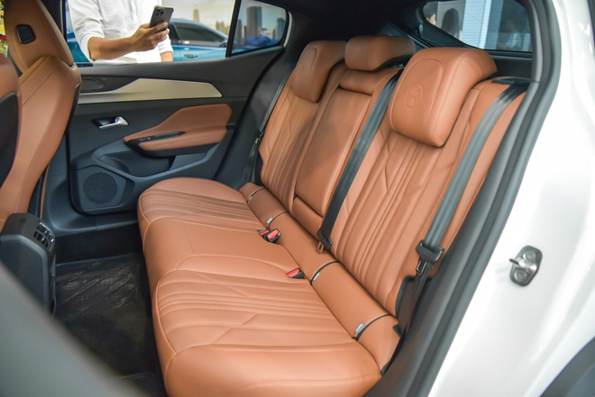 Ảnh chi tiết Peugeot 408 bản đặc biệt giới hạn giá từ 1,039 tỷ đồng đã về đại lý: Bộ ghế là điểm khác biệt nổi bật nhất- Ảnh 12. Ảnh chi tiết Peugeot 408 bản đặc biệt giới hạn giá từ 1,039 tỷ đồng đã về đại lý: Bộ ghế là điểm khác biệt nổi bật nhất- Ảnh 12.