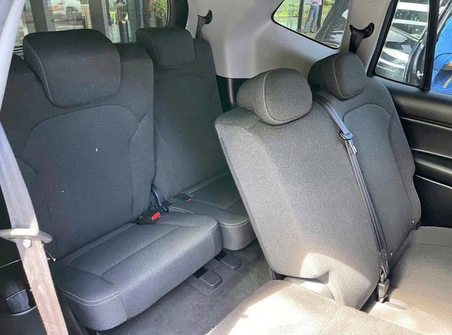 VinFast Limo Green lộ chi tiết nội thất không thể hiện qua bảng thông số: Cửa gió cho 3 hàng ghế, sạc USB phía sau, vô lăng gây thắc mắc- Ảnh 7. VinFast Limo Green lộ chi tiết nội thất không thể hiện qua bảng thông số: Cửa gió cho 3 hàng ghế, sạc USB phía sau, vô lăng gây thắc mắc- Ảnh 7.
