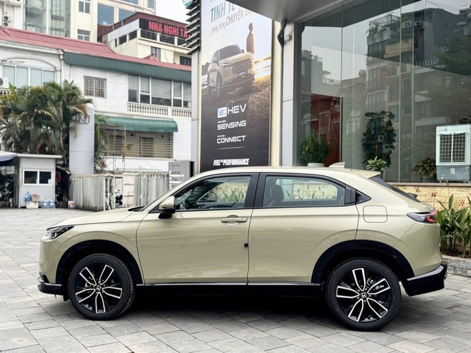 Honda HR-V giảm giá tới 45 triệu đồng tại đại lý: Bản tầm trung giảm nhiều nhất còn 705 triệu, tiệm cận Xforce, Creta bản đắt nhất- Ảnh 4. Honda HR-V giảm giá tới 45 triệu đồng tại đại lý: Bản tầm trung giảm nhiều nhất còn 705 triệu, tiệm cận Xforce, Creta bản đắt nhất- Ảnh 4.