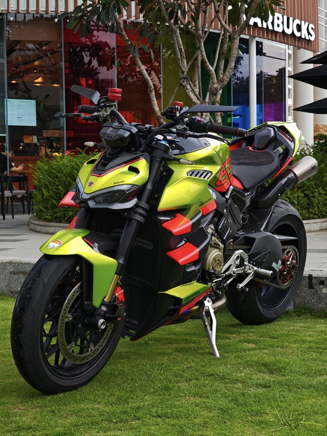 Ducati Streetfighter V4 Lamborghini hàng hiếm rất giống xe của ông xã Đoàn Di Băng rao bán gần 2 tỷ đồng, mới chỉ chạy hơn 5.000 km- Ảnh 2.