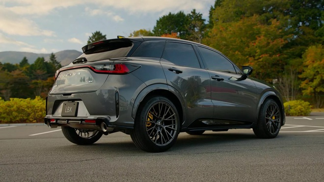 Lexus tung mẫu SUV 'đụng hàng' xe chủ tịch: 300 mã lực, có tiền cũng không mua được- Ảnh 4. Lexus tung mẫu SUV 'đụng hàng' xe chủ tịch: 300 mã lực, có tiền cũng không mua được- Ảnh 4.