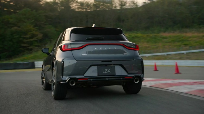 Lexus tung mẫu SUV 'đụng hàng' xe chủ tịch: 300 mã lực, có tiền cũng không mua được- Ảnh 5. Lexus tung mẫu SUV 'đụng hàng' xe chủ tịch: 300 mã lực, có tiền cũng không mua được- Ảnh 5.