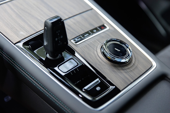 Trải nghiệm Geely Monjaro để trả lời câu hỏi: ‘SUV Trung Quốc này có đủ sức chen chân trong phân khúc hơn 1 tỷ đồng?’- Ảnh 10.